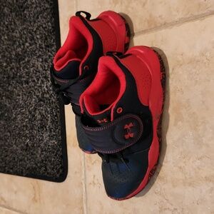 Under armour red black basketball sneakers